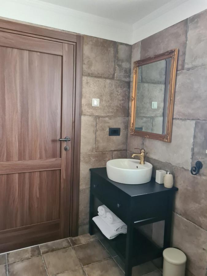Villa Lulu Kamena Villa S Maslinikom Otok Krk Dobrinj Selo Gostinjac Krk Town Kültér fotó