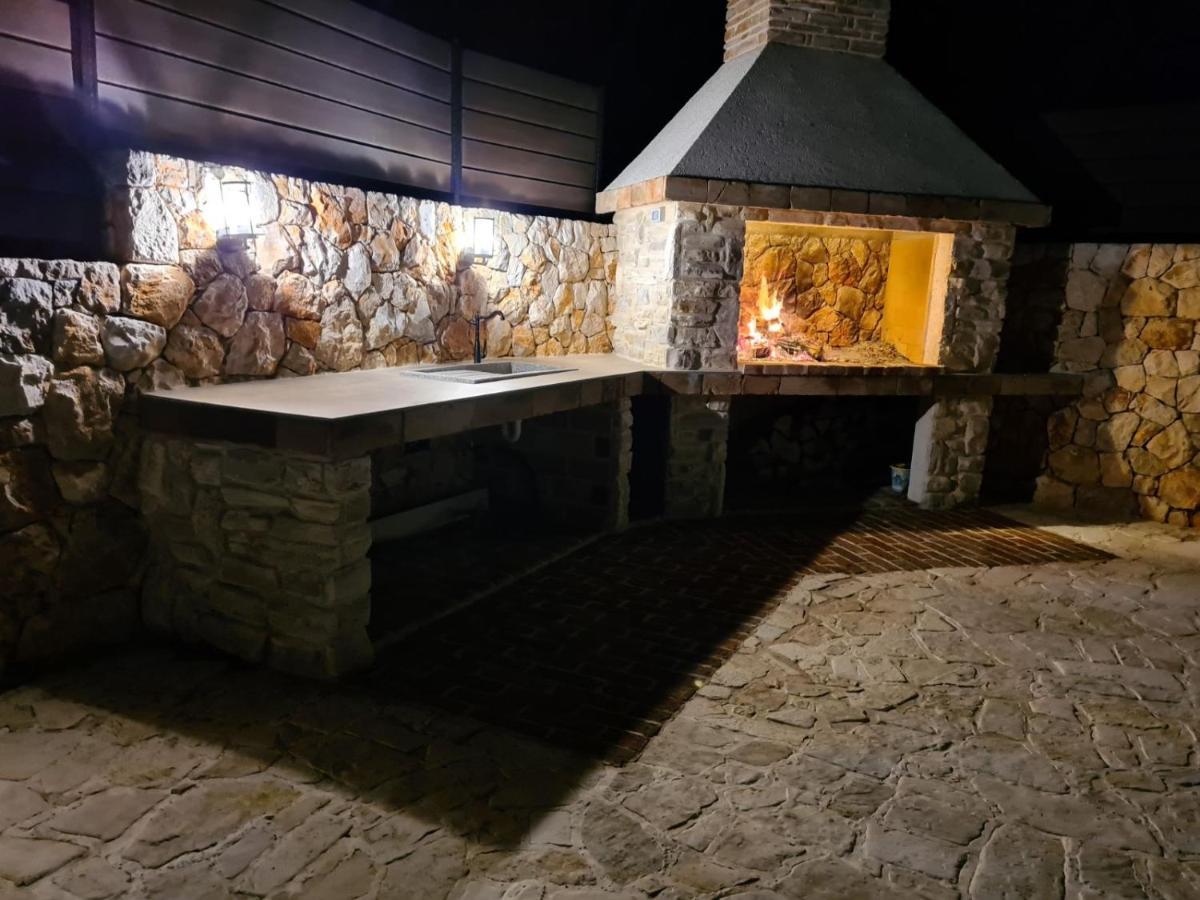 Villa Lulu Kamena Villa S Maslinikom Otok Krk Dobrinj Selo Gostinjac Krk Town Kültér fotó