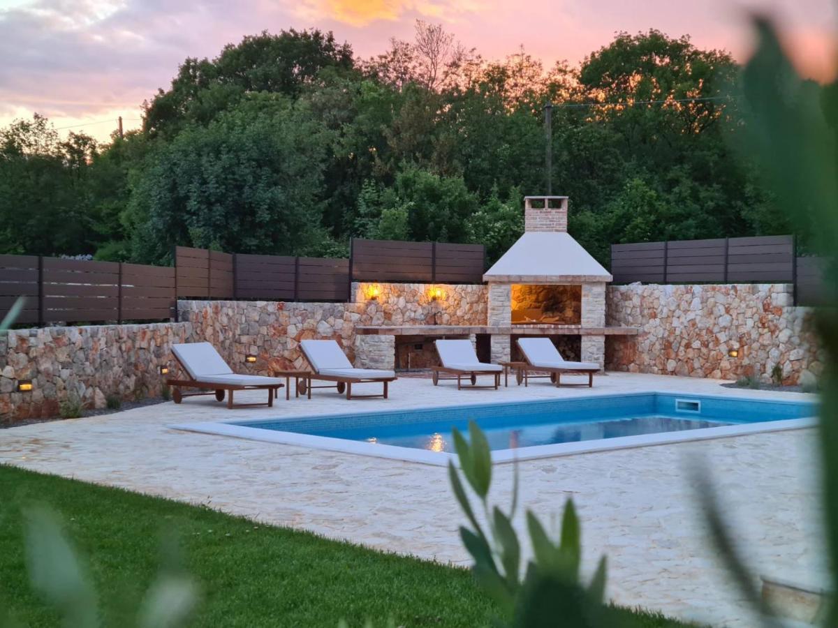 Villa Lulu Kamena Villa S Maslinikom Otok Krk Dobrinj Selo Gostinjac Krk Town Kültér fotó