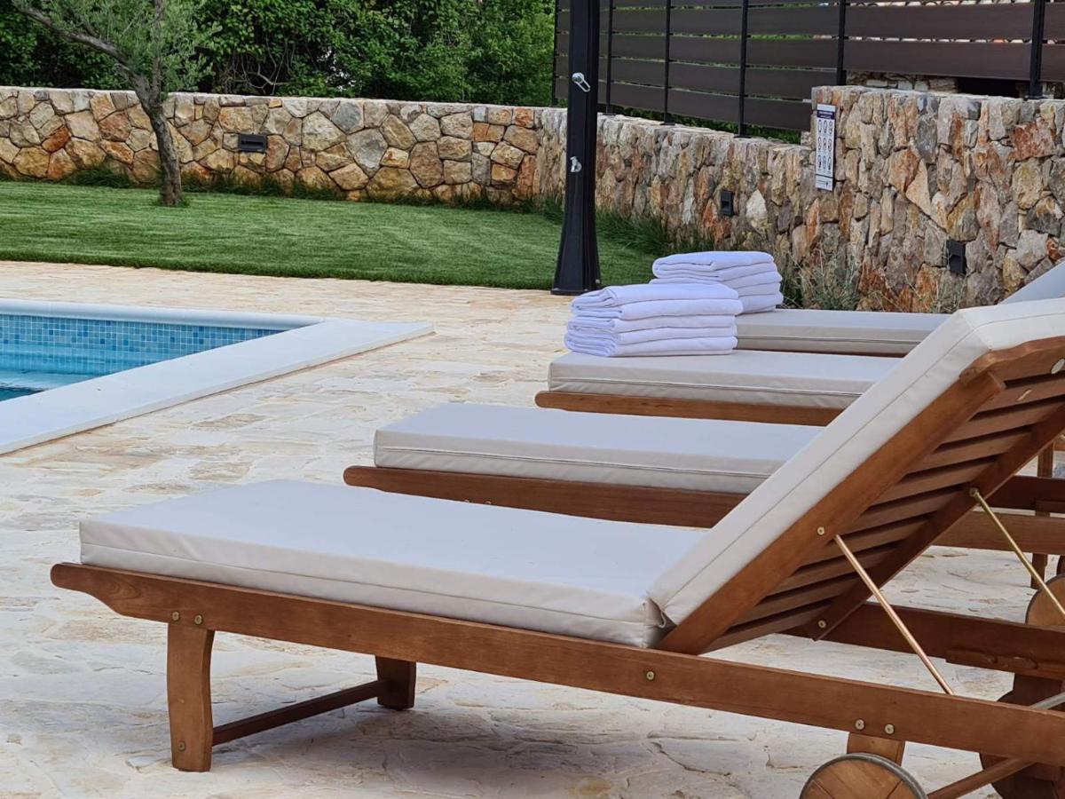 Villa Lulu Kamena Villa S Maslinikom Otok Krk Dobrinj Selo Gostinjac Krk Town Kültér fotó