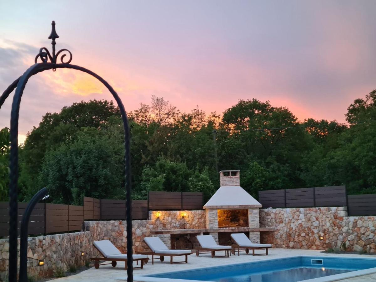 Villa Lulu Kamena Villa S Maslinikom Otok Krk Dobrinj Selo Gostinjac Krk Town Kültér fotó