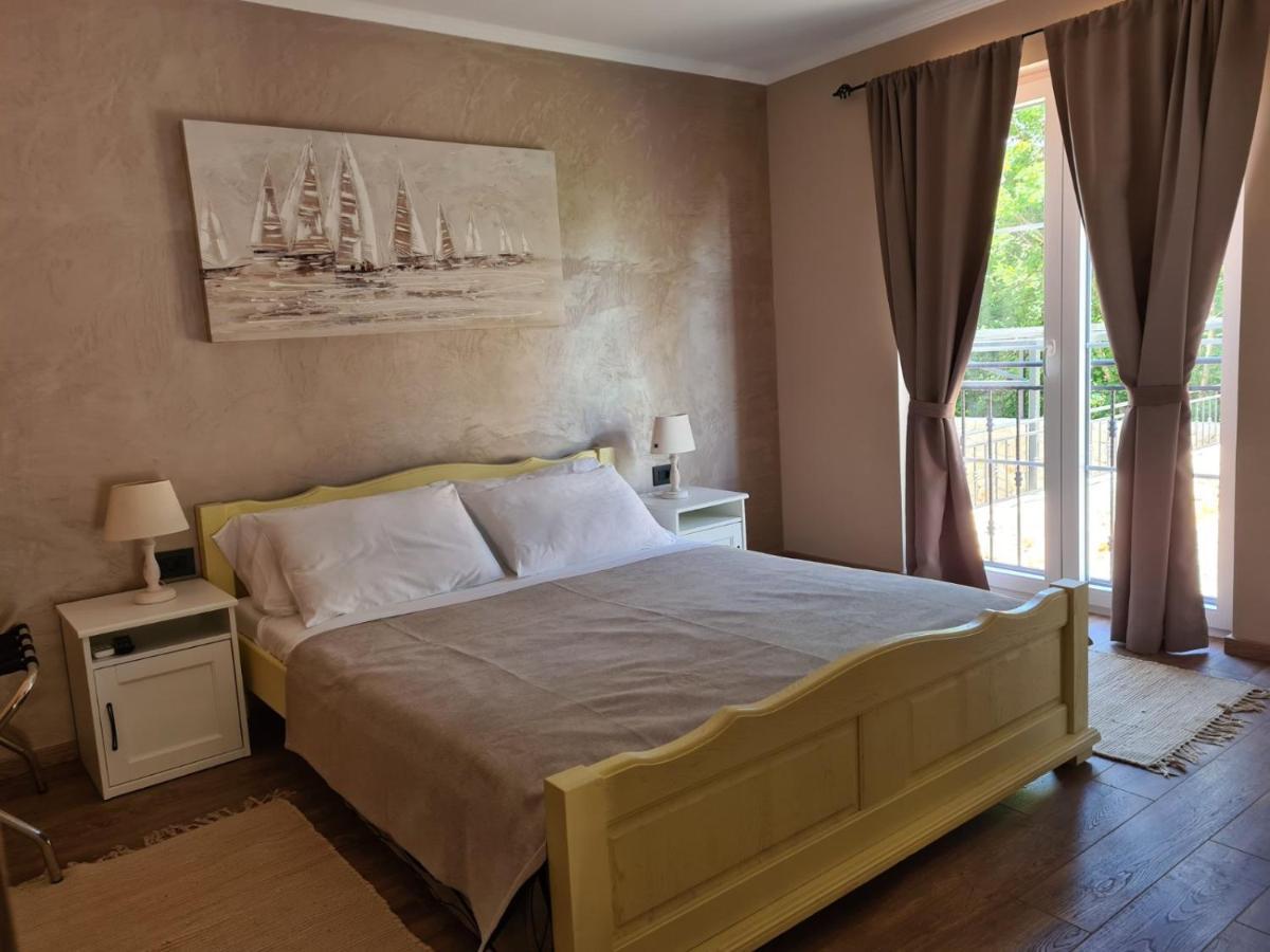Villa Lulu Kamena Villa S Maslinikom Otok Krk Dobrinj Selo Gostinjac Krk Town Kültér fotó