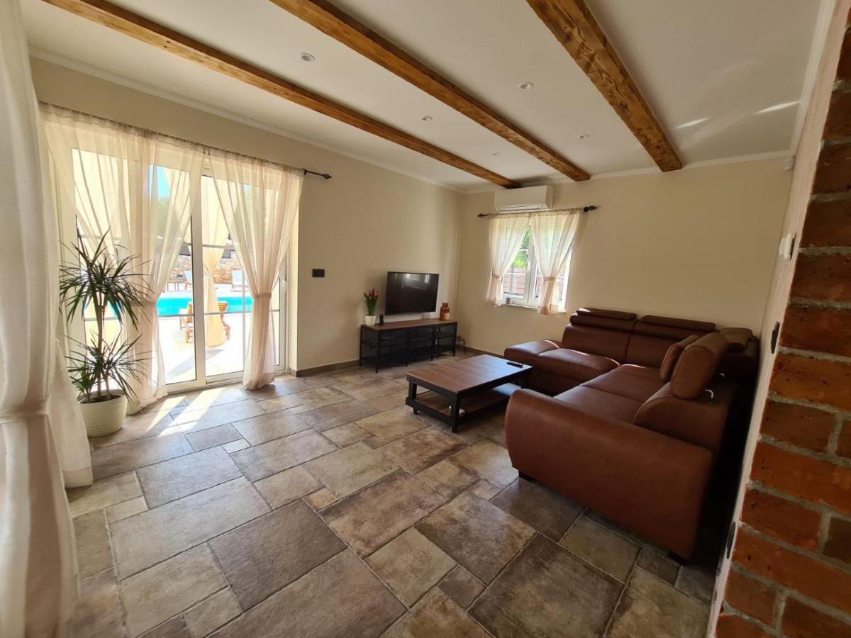 Villa Lulu Kamena Villa S Maslinikom Otok Krk Dobrinj Selo Gostinjac Krk Town Kültér fotó