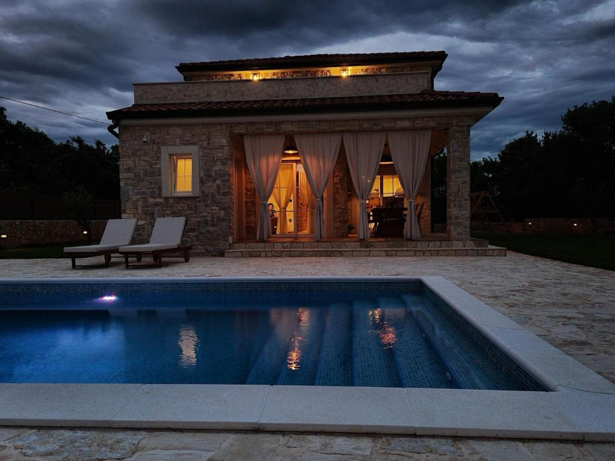 Villa Lulu Kamena Villa S Maslinikom Otok Krk Dobrinj Selo Gostinjac Krk Town Kültér fotó