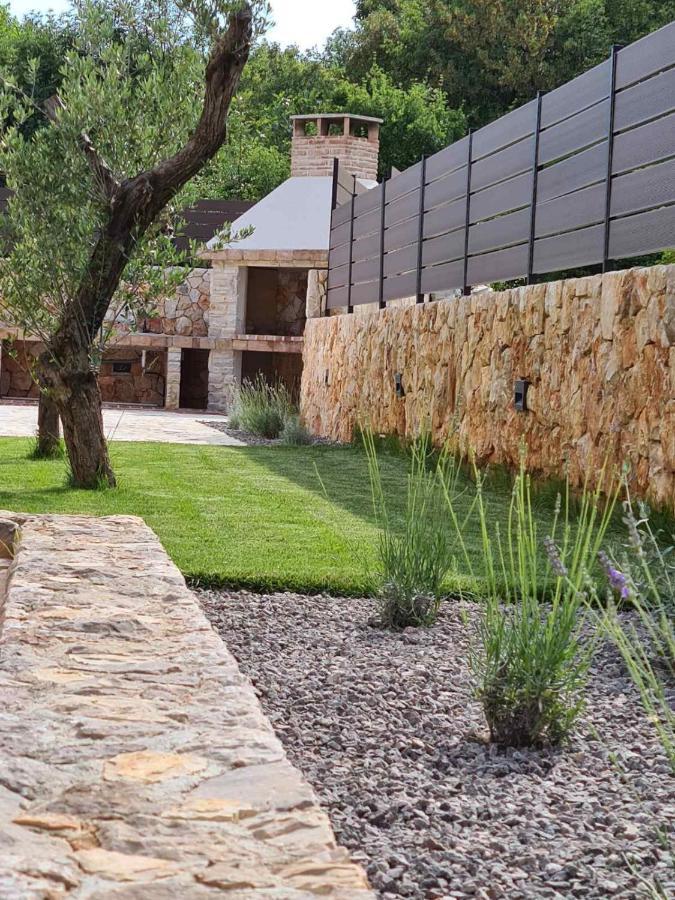 Villa Lulu Kamena Villa S Maslinikom Otok Krk Dobrinj Selo Gostinjac Krk Town Kültér fotó